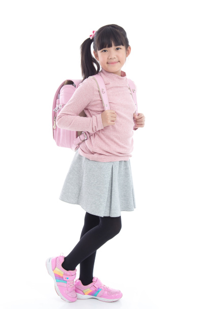 Estudante asiática com saco de escola rosa no fundo branco
  - Foto, Imagem