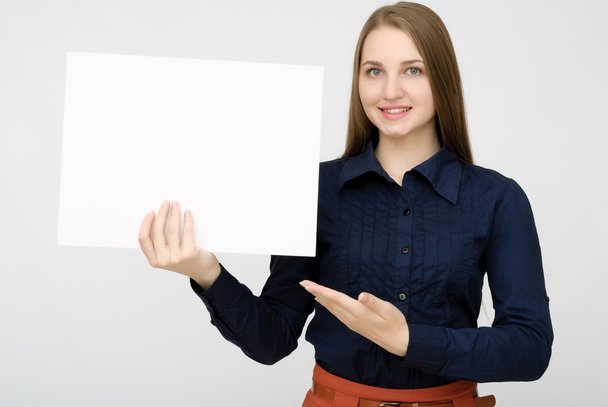 happy woman holding white blank paper - Foto, Imagem