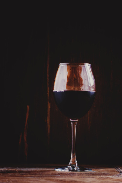 Chilled dry red wine in the glass.  - 写真・画像