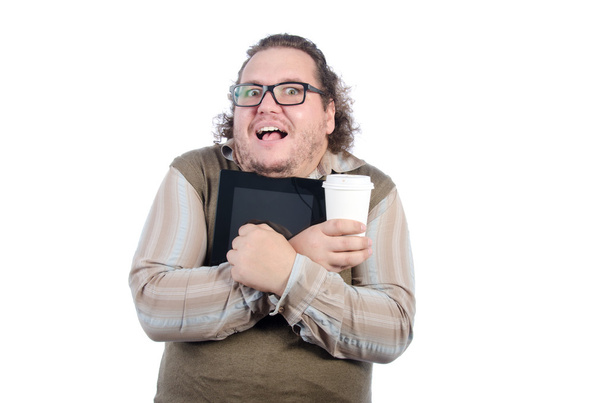 Так. Щасливий хлопець з планшетом і кавою
. - Фото, зображення