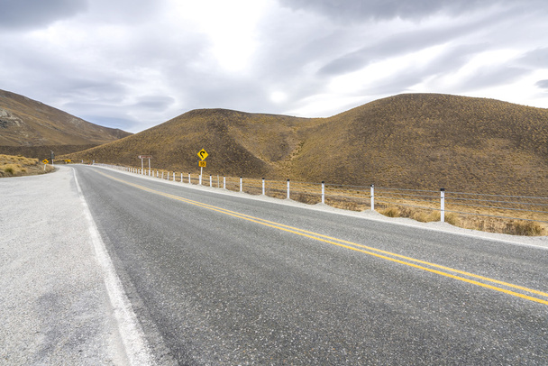 asfaltová silnice s konceptem cestování - Fotografie, Obrázek