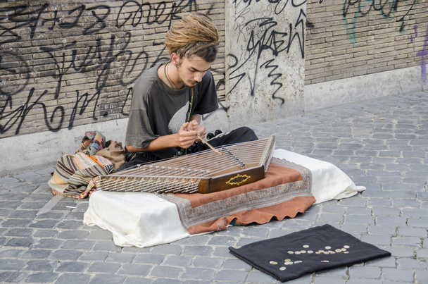 Уличный музыкант
 - Фото, изображение