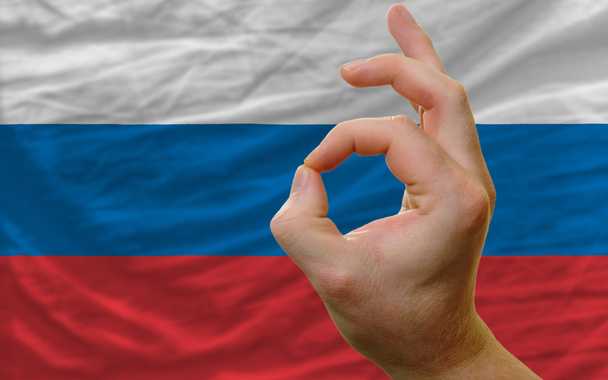 gesto ok na frente da bandeira nacional da Rússia
 - Foto, Imagem