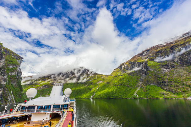 Bela vista de Geirangerfjord, Noruega
 - Foto, Imagem