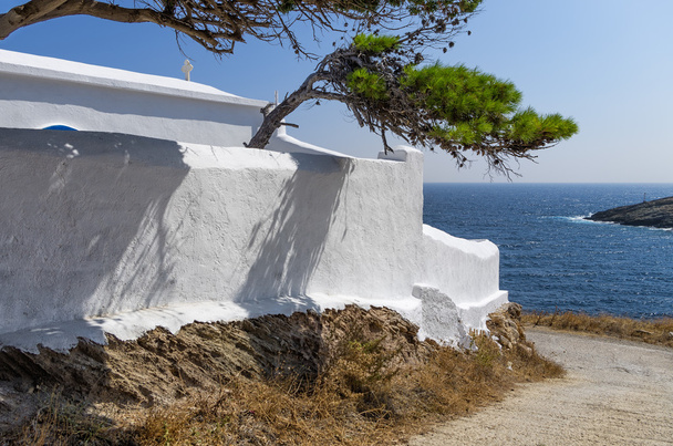 Mały kościół prawosławny w wyspy Kythnos, Cyklady, Grecja - Zdjęcie, obraz