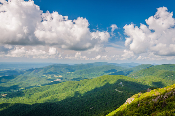 View of the Blue Ridge Mountains and Shenandoah Valley from Ston - Foto, immagini