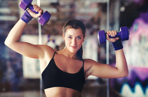 Young woman with dumbbells - Foto, immagini