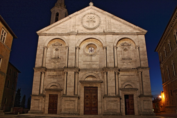 Στον καθεδρικό ναό της Pienza τη νύχτα - Φωτογραφία, εικόνα