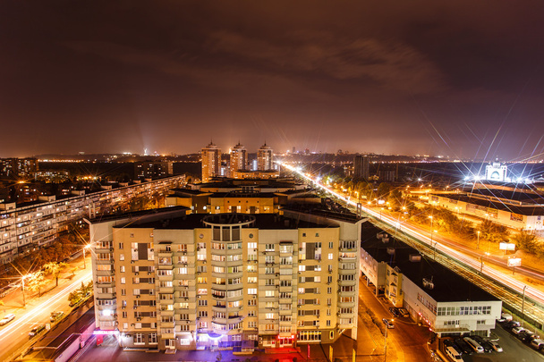 Wysokie budynki mieszkalne Livoberezhna w okolicy stacji metra - Zdjęcie, obraz