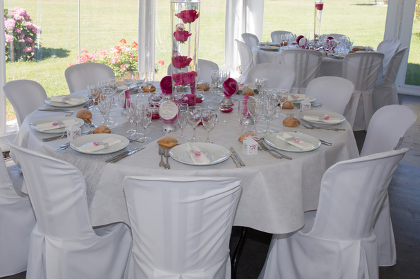 Изображение столов в роскошном свадебном зале
 - Фото, изображение