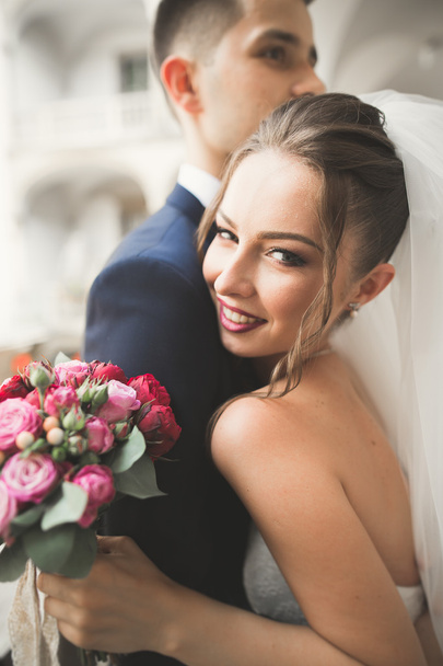Portrait of happy newly wedding couple with bouquet - Fotografie, Obrázek