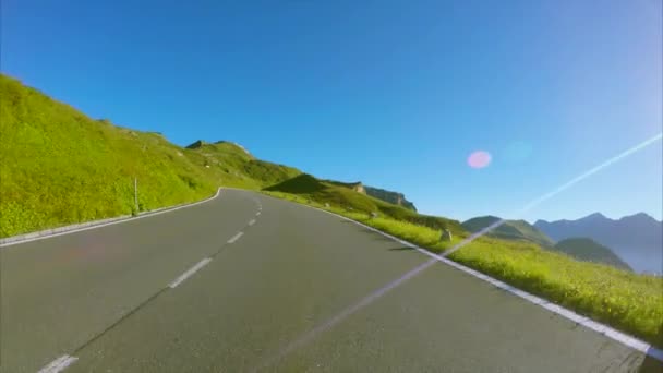 Драйвер вид на мальовничому регіоні Гроссглокнер високогірної альпійської дороги - Кадри, відео