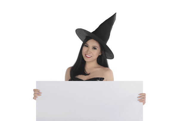 Halloween asian witch woman - Foto, afbeelding