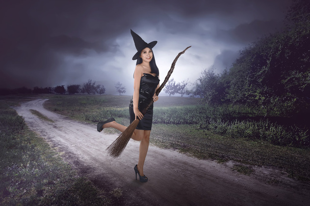 young asian witch with broom  - Foto, immagini