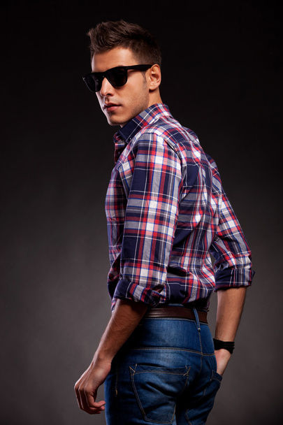 young casual man with shades, looking at the camera - Fotoğraf, Görsel