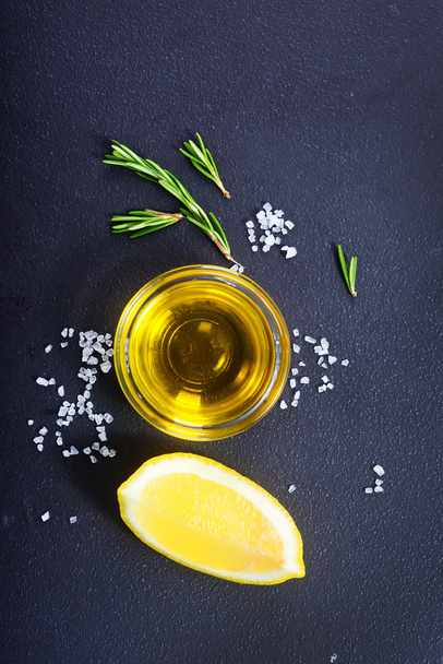 resh lemon with oil - Foto, imagen