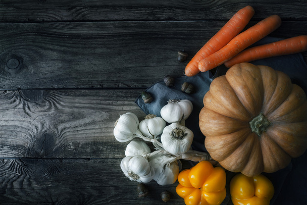 Autumn vegetables on the wooden table top view - Foto, imagen