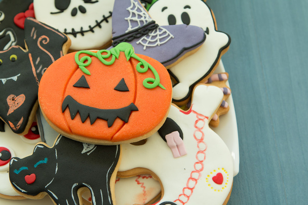 Biscoitos de Halloween com formas diferentes
 - Foto, Imagem