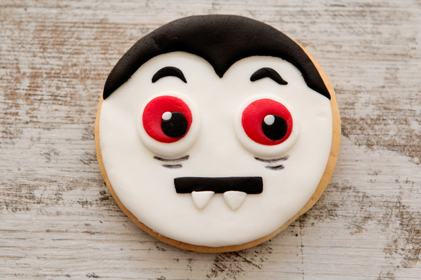 Biscuit d'Halloween avec forme visage Dracula
 - Photo, image