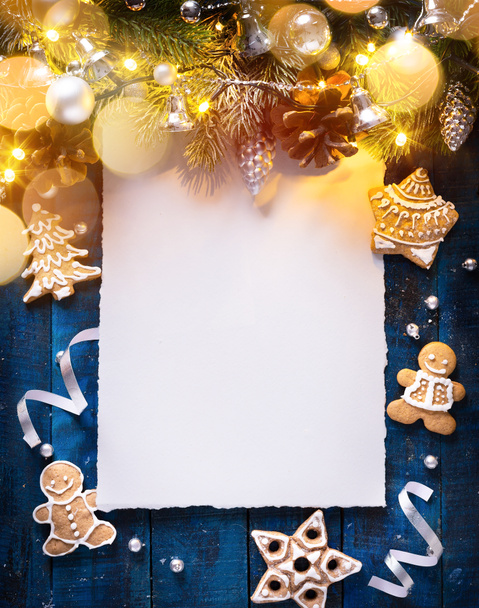 アートのモミの枝でクリスマスの背景とシルバー ボール - 写真・画像