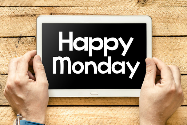 Happy pondělí na obrazovku tabletu v rukou - Fotografie, Obrázek