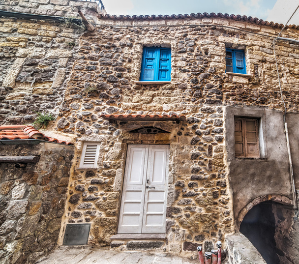 Castelsardo eski kasabada tuhaf cephe - Fotoğraf, Görsel