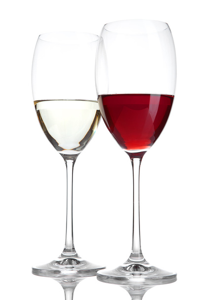 Glass of red and white wine with reflection  - Valokuva, kuva