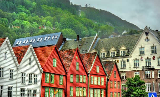 Uitzicht op de beroemde Bryggen in Bergen - Noorwegen district - Foto, afbeelding
