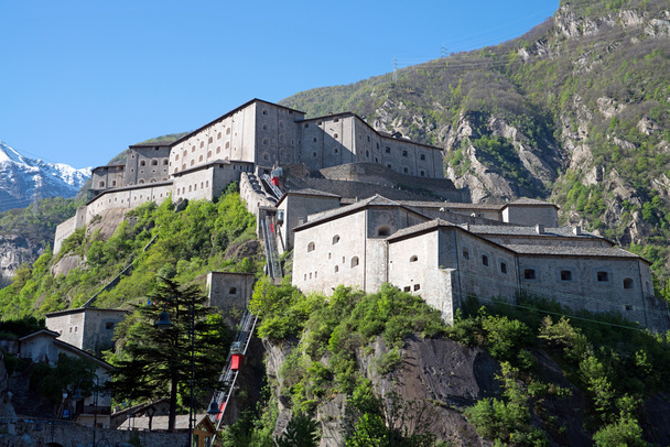 Fort Bard, Valle de Aosta, Italia
 - Foto, imagen