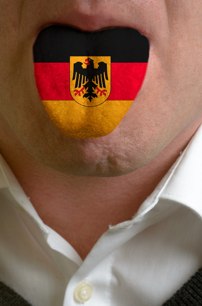 uomo lingua dipinta in bandiera tedesca che simboleggia alla conoscenza a s
 - Foto, immagini