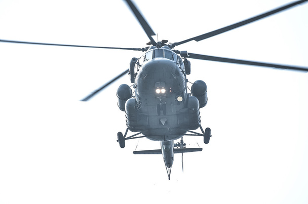 Helicóptero voando no céu
 - Foto, Imagem