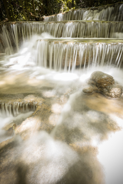 Paisaje foto de la hermosa cascada en la selva tropical, Huay Mae K
 - Foto, Imagen