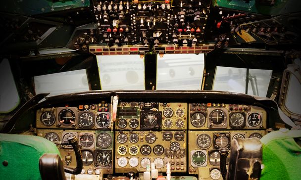 Mittelkonsole und Drosseln im Flugzeug - Foto, Bild