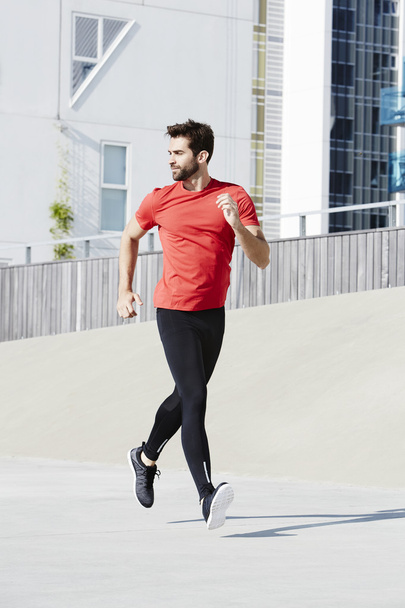 Athletic handsome man running - Zdjęcie, obraz