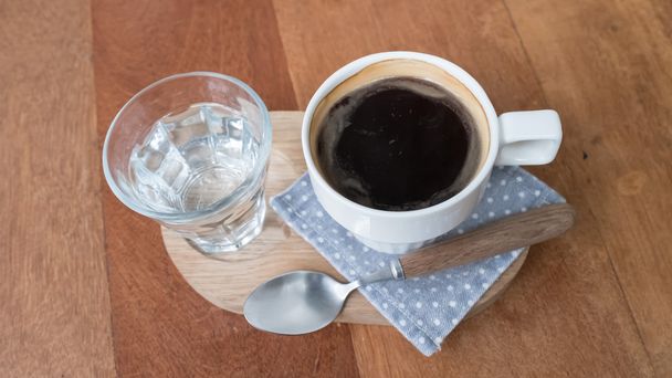 Taza de espresso en la mesa
 - Foto, Imagen