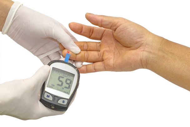 лічильник глюкози в крові, значення цукру в крові вимірюється на пальці
 - Фото, зображення