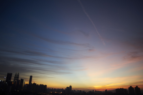 Куала-Лумпур skyline на заході сонця  - Фото, зображення
