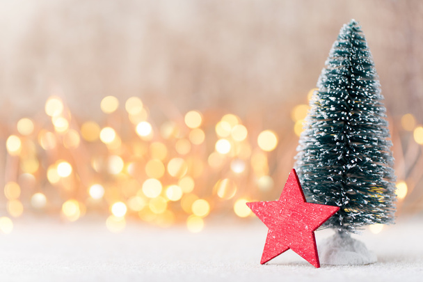 Christmas tree with bokeh wall background. - Foto, Imagen