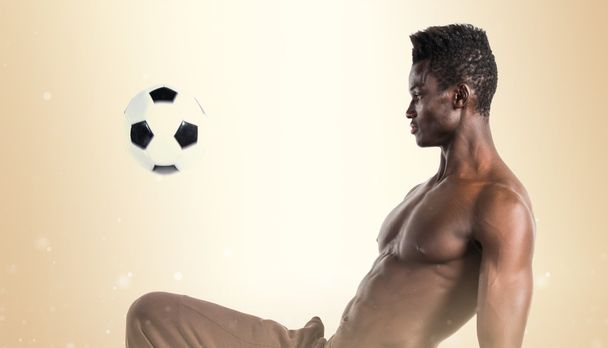 Homem negro jogando futebol
 - Foto, Imagem
