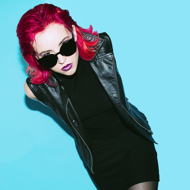 Sensual model with red hair and trendy rock style - Φωτογραφία, εικόνα