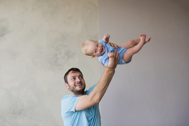 Father playing with cute baby boy - Foto, Imagen