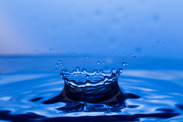 Drops, sprays, splashes of water on a colorful background - Zdjęcie, obraz