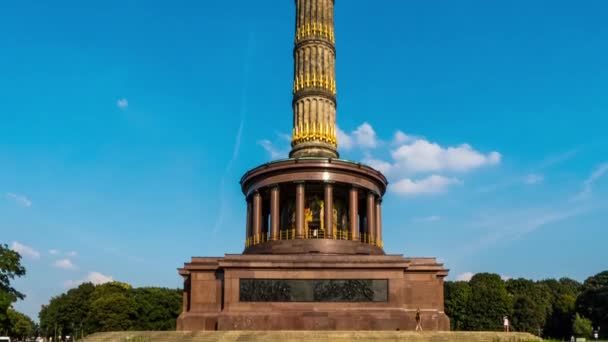 Timelapse: Siegessäule is een monument in Berlijn, Duitsland. Ontworpen door Heinrich Strack, na 1864 ter herdenking van de Pruisische overwinning in Deens-Pruisische oorlog. - Video