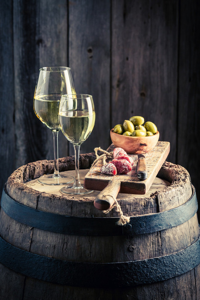 Tasty white wine with olives and cold cuts - Foto, immagini