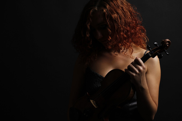 Portret meisje met viool - Foto, afbeelding