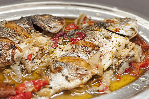 Peixe grelhado com legumes - Foto, Imagem