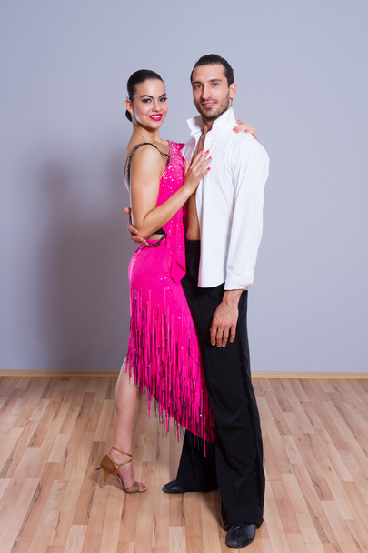 jeune couple dansant
 - Photo, image
