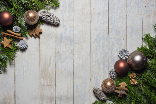 木製の背景にクリスマスの挨拶のカードの概念 - 写真・画像