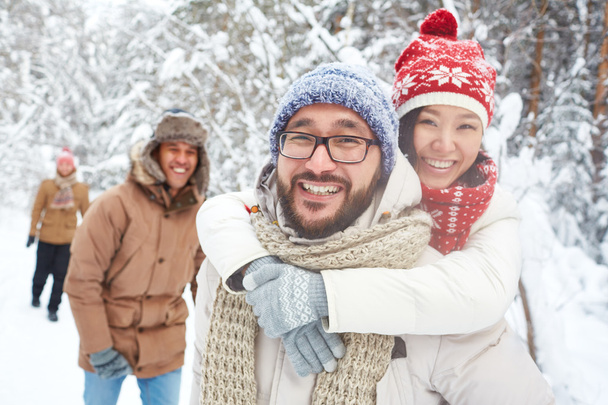 Couple and their friends having fun in winter - Photo, Image