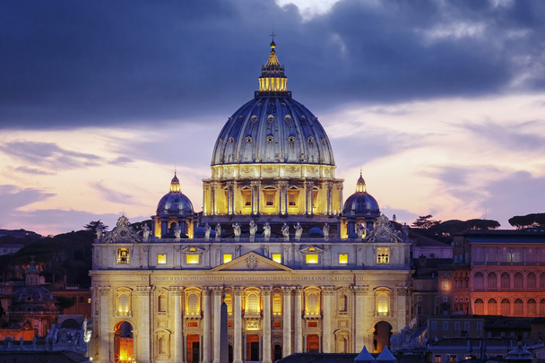 Basilica di San Pietro al tramonto, con la nuova illuminazione a led
. - Foto, immagini